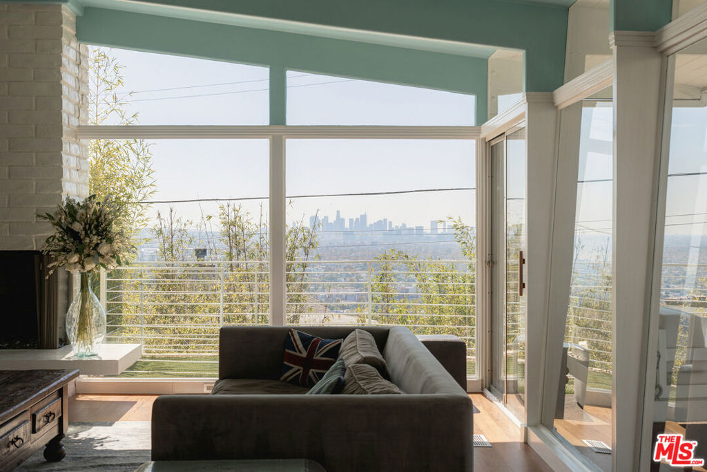 8411 Hollywood Boulevard Property Photo 3