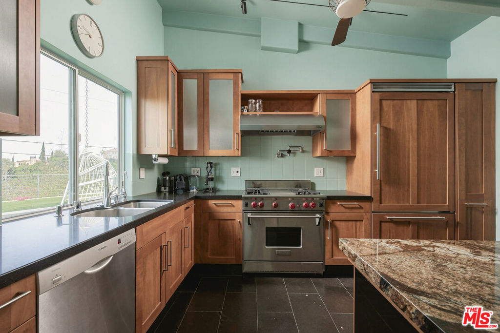 8411 Hollywood Boulevard Property Photo 6