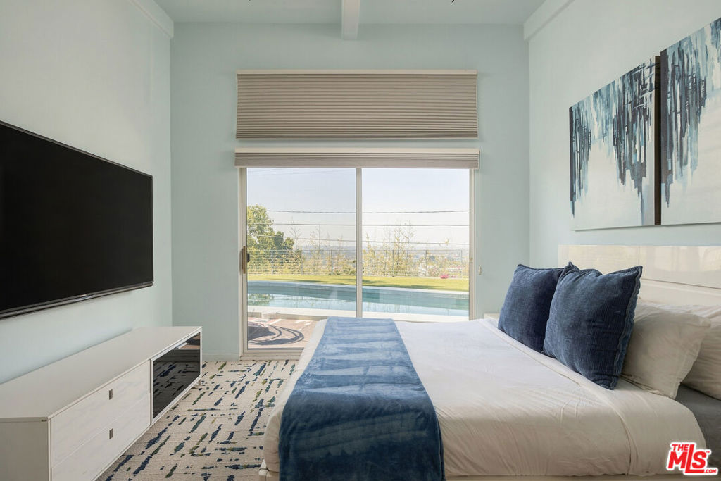 8411 Hollywood Boulevard Property Photo 13