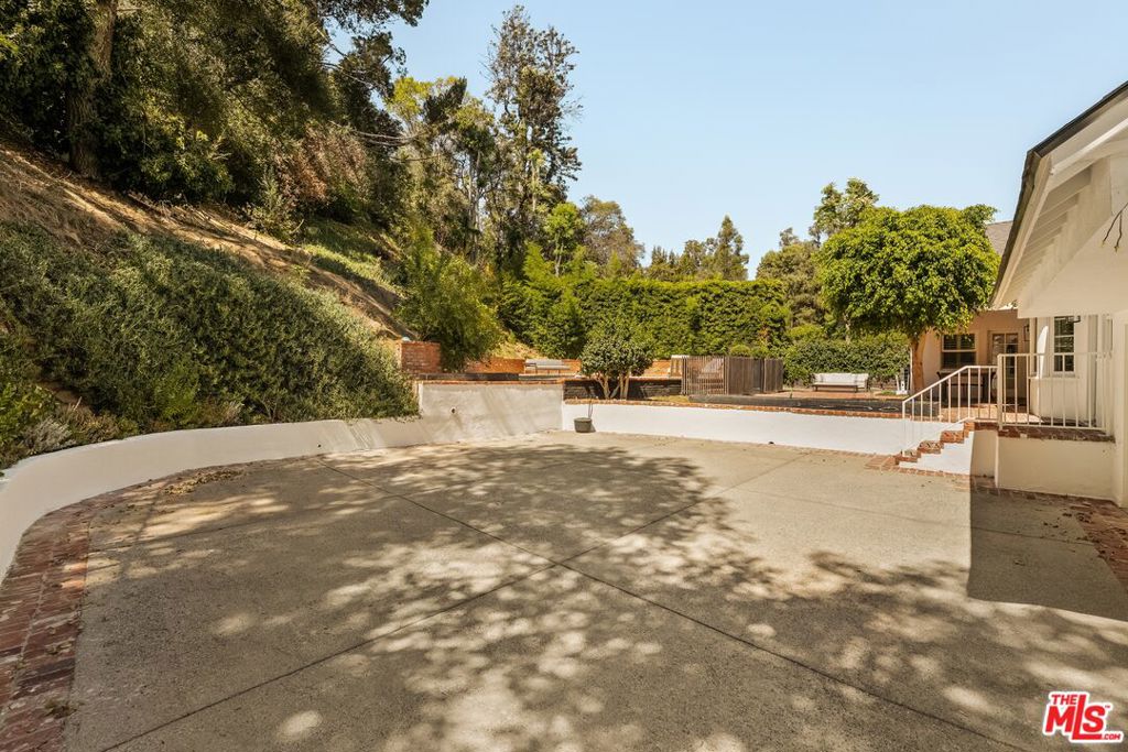 2583 Hutton Drive Property Photo 18