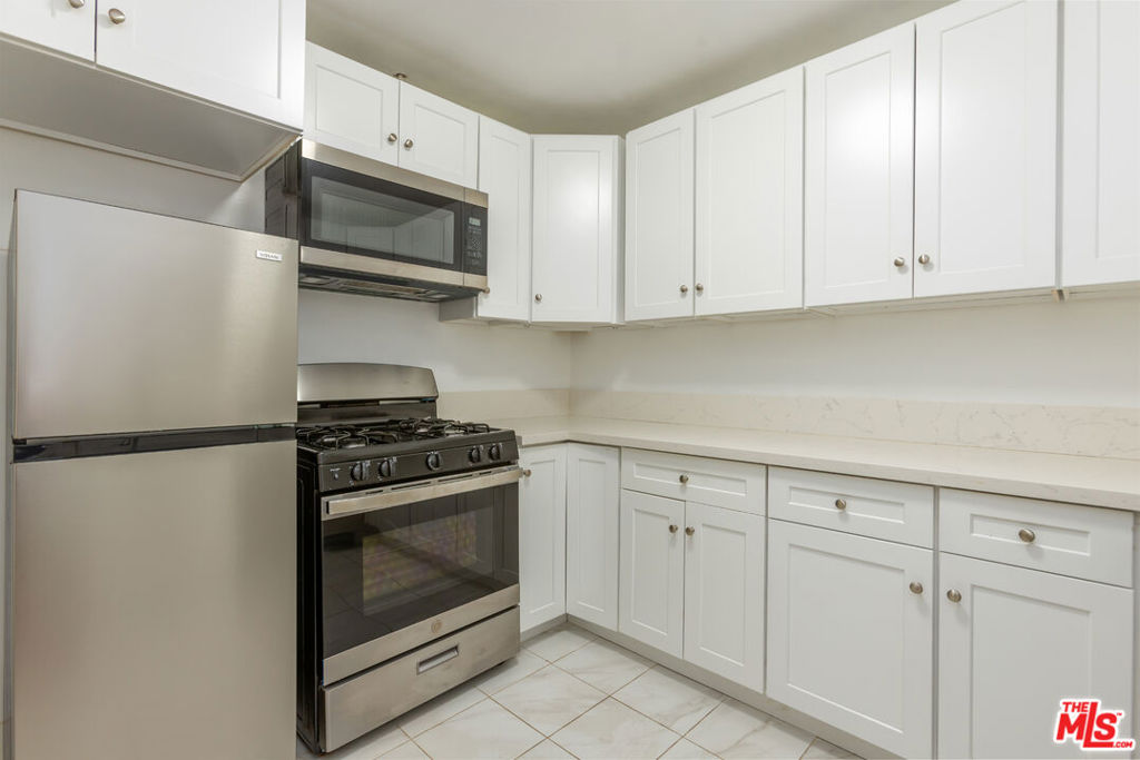 912 Hilldale Avenue 2 Property Photo 9