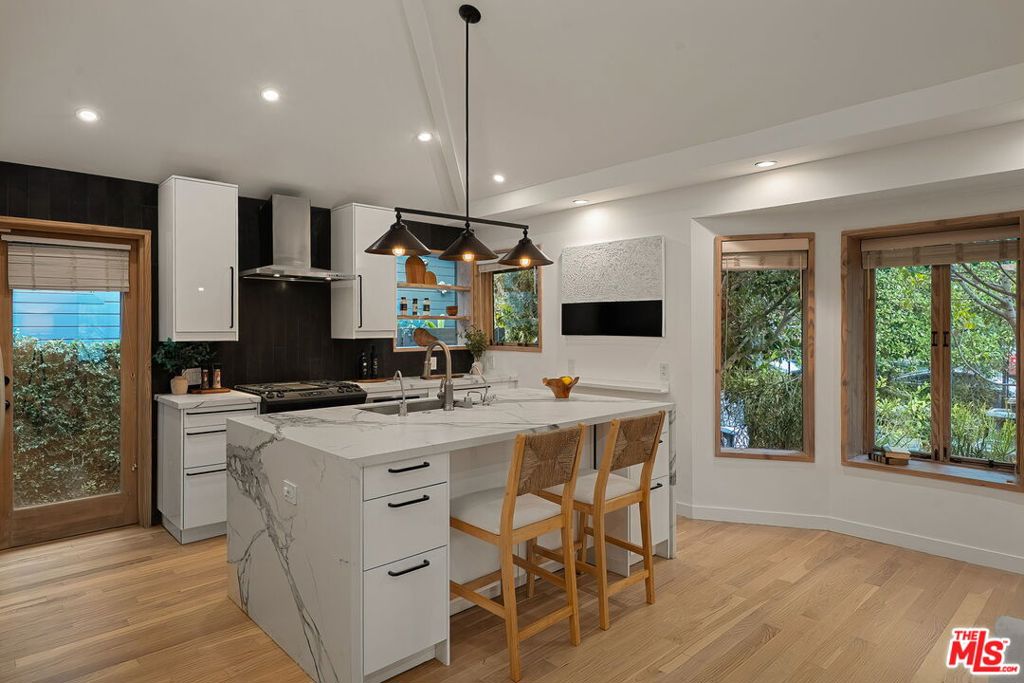 3775 Maplewood Avenue Property Photo 8