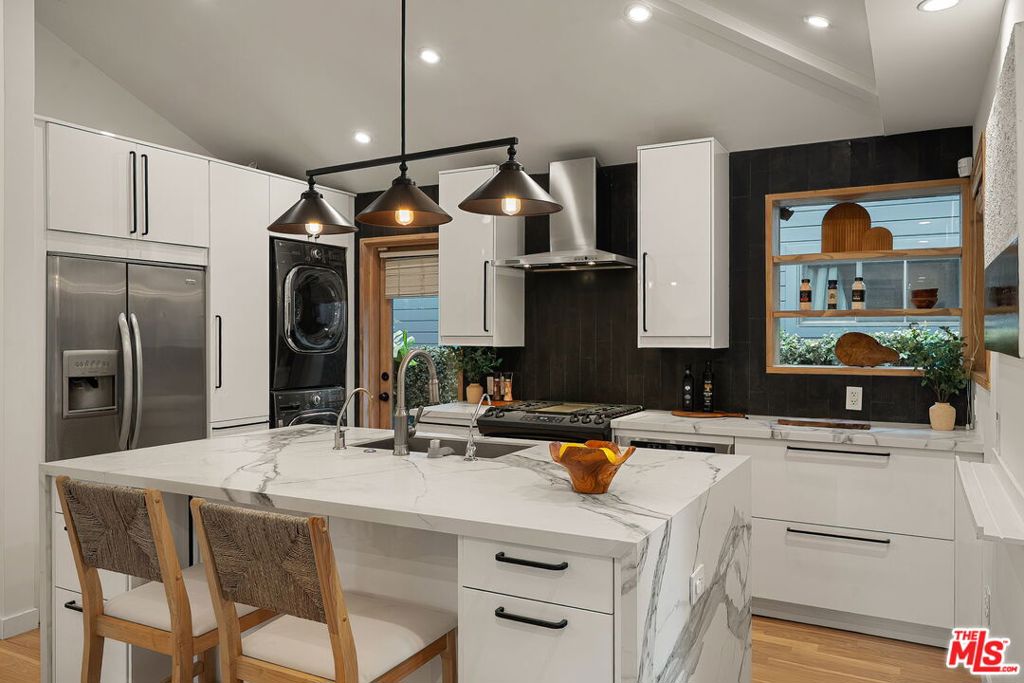 3775 Maplewood Avenue Property Photo 10