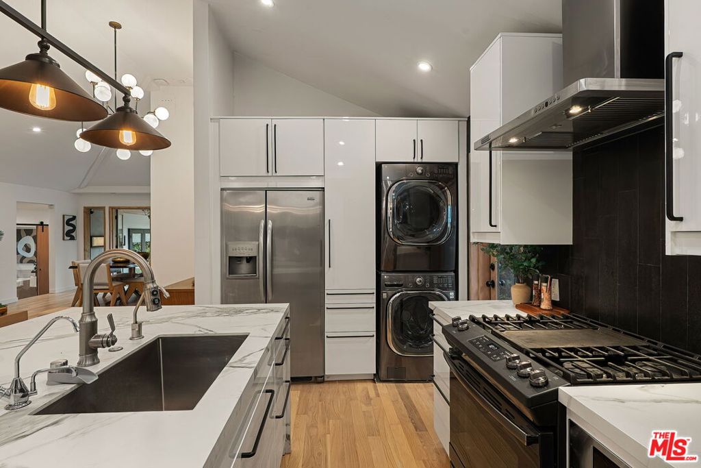 3775 Maplewood Avenue Property Photo 11