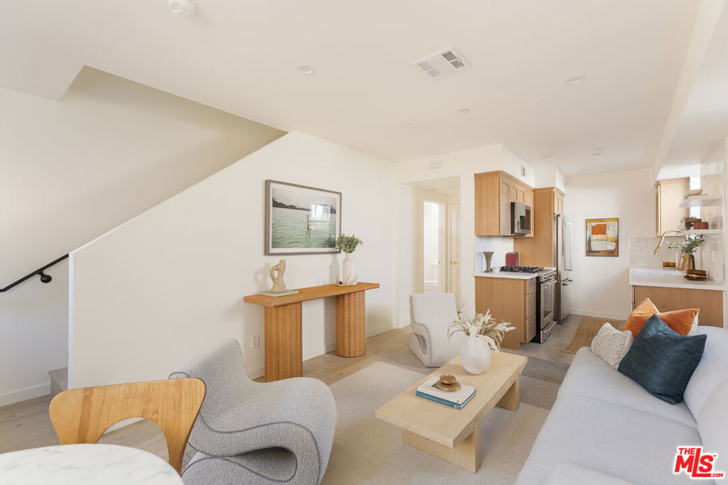 1233 1/2 N June Street Property Photo 4
