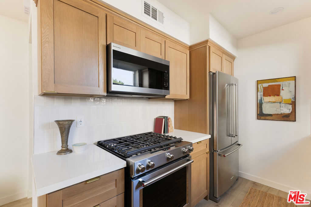 1233 1/2 N June Street Property Photo 7