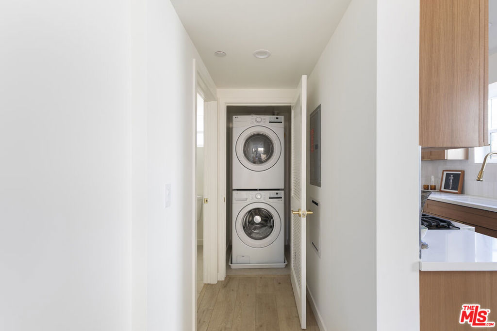1233 1/2 N June Street Property Photo 13