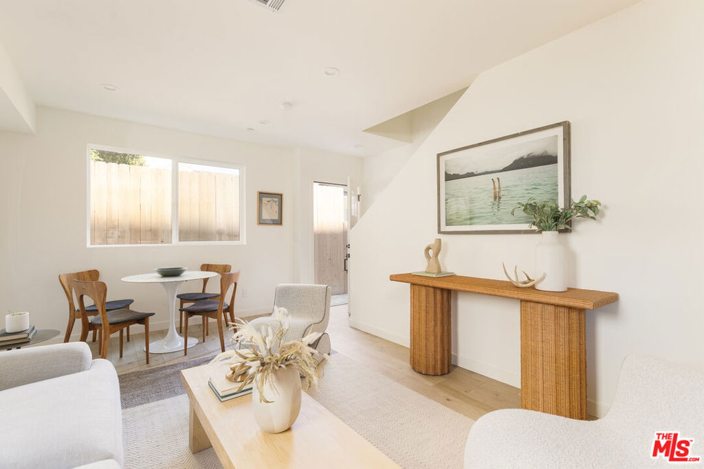 1233 1/2 N June Street Property Photo 14