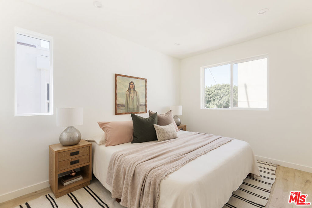 1233 1/2 N June Street Property Photo 19