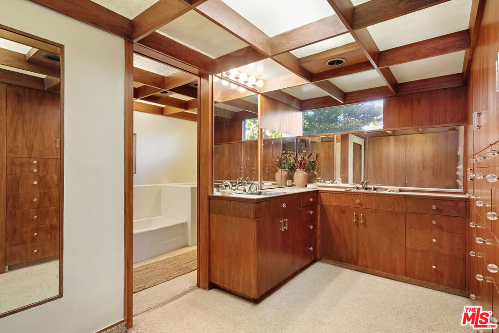 1024 Armada Drive Property Photo 40