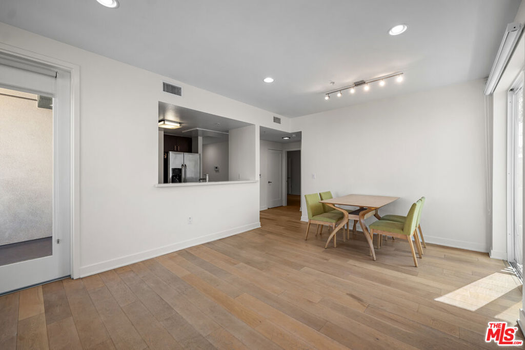 436 S Virgil Avenue 312 Property Photo 2