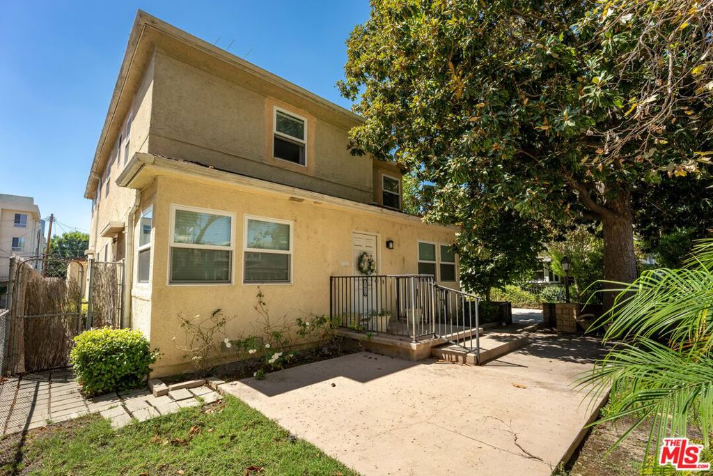 10634 Whipple Street Property Photo 4