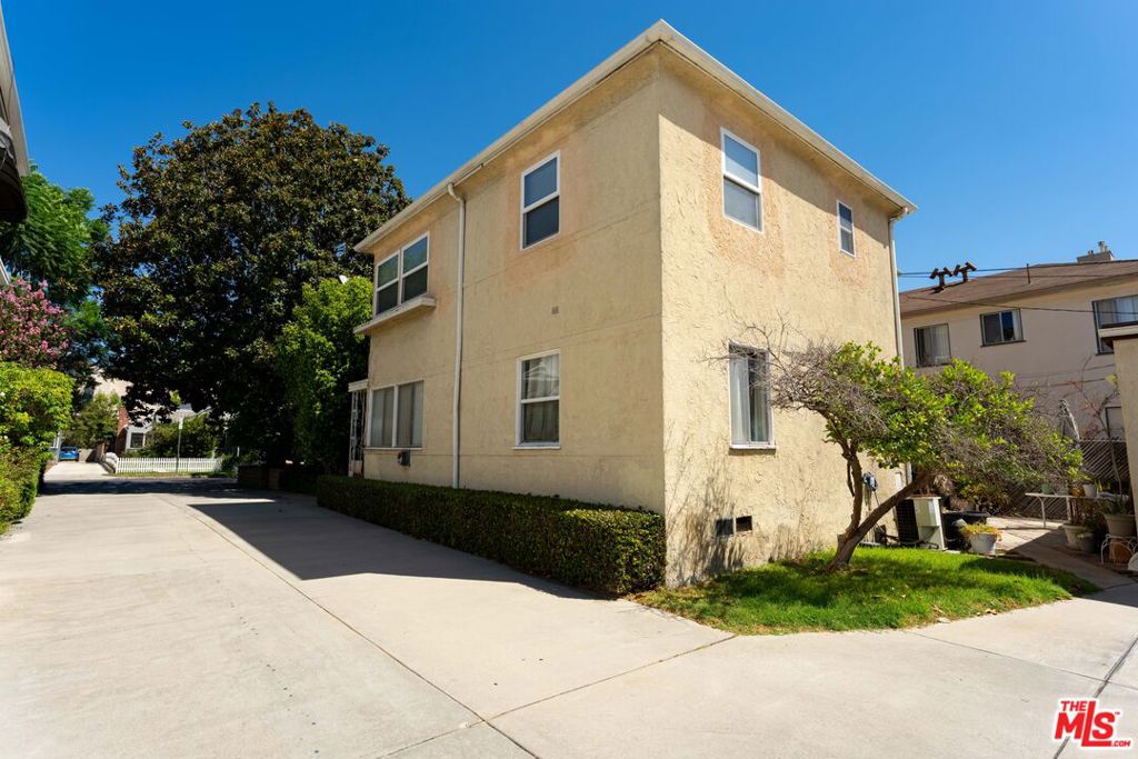 10634 Whipple Street Property Photo 5