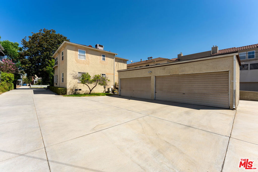 10634 Whipple Street Property Photo 6
