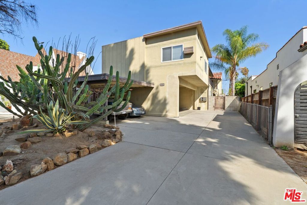 1642 S Orange Drive Property Photo 1