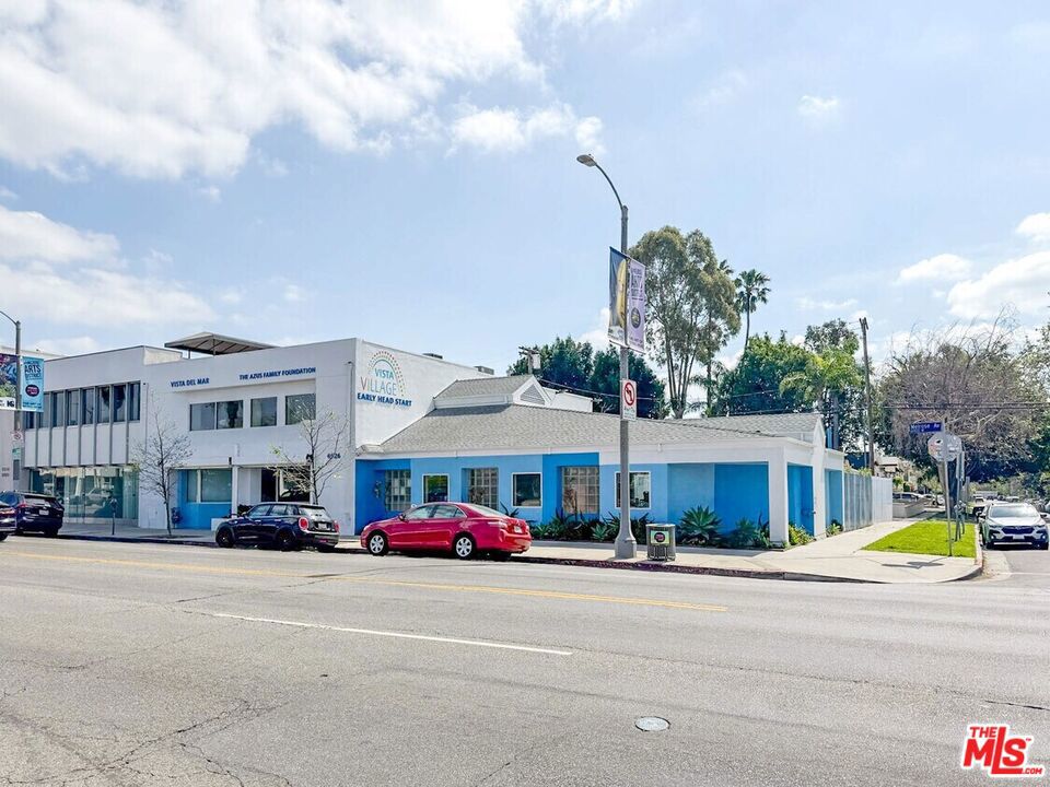 6926 Melrose Avenue