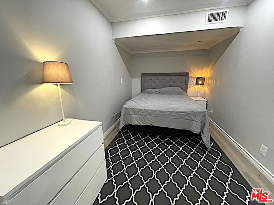 1015 N Kings Road 104 Property Photo 13