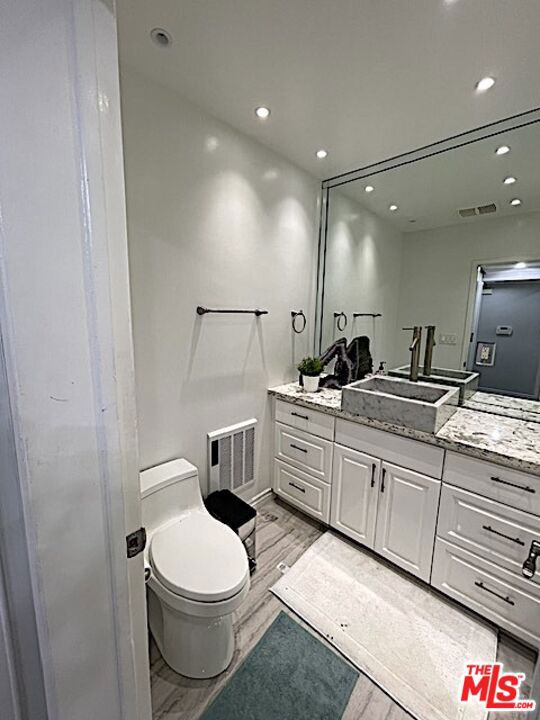 1015 N Kings Road 104 Property Photo 27