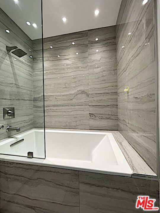 1015 N Kings Road 104 Property Photo 28