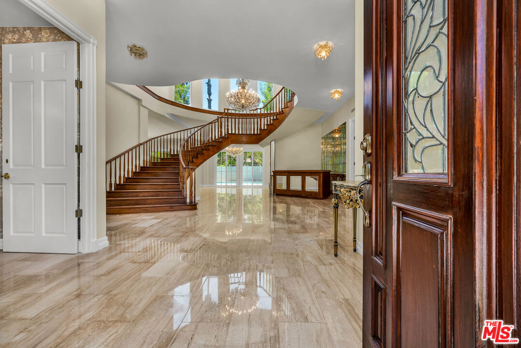 5545 Aura Avenue Property Photo 3