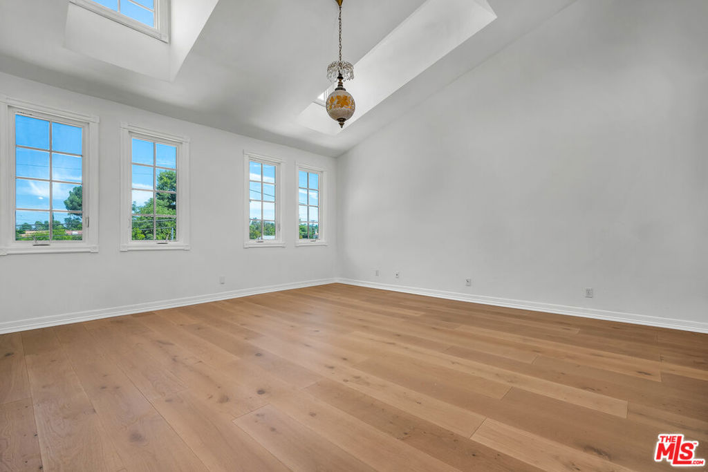 5545 Aura Avenue Property Photo 47