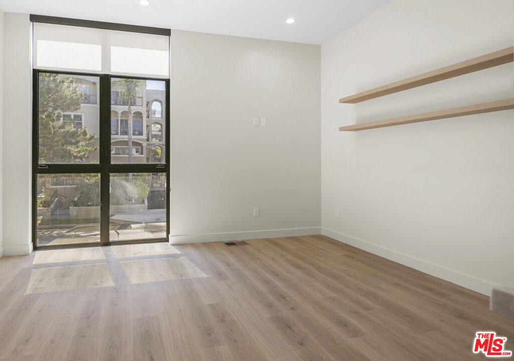 426 Arnaz Drive Property Photo 3