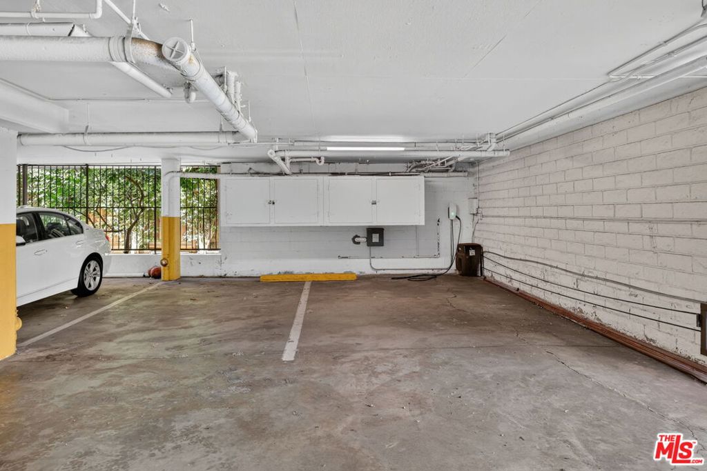 1509 Greenfield Avenue 207 Property Photo 46