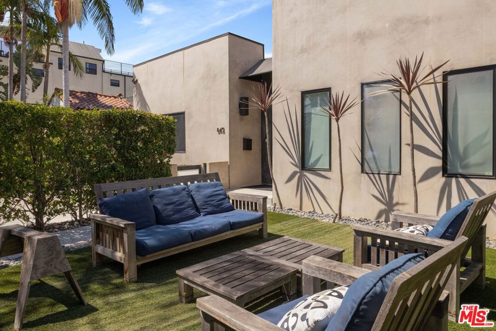 845 N Las Palmas Avenue Property Photo 3