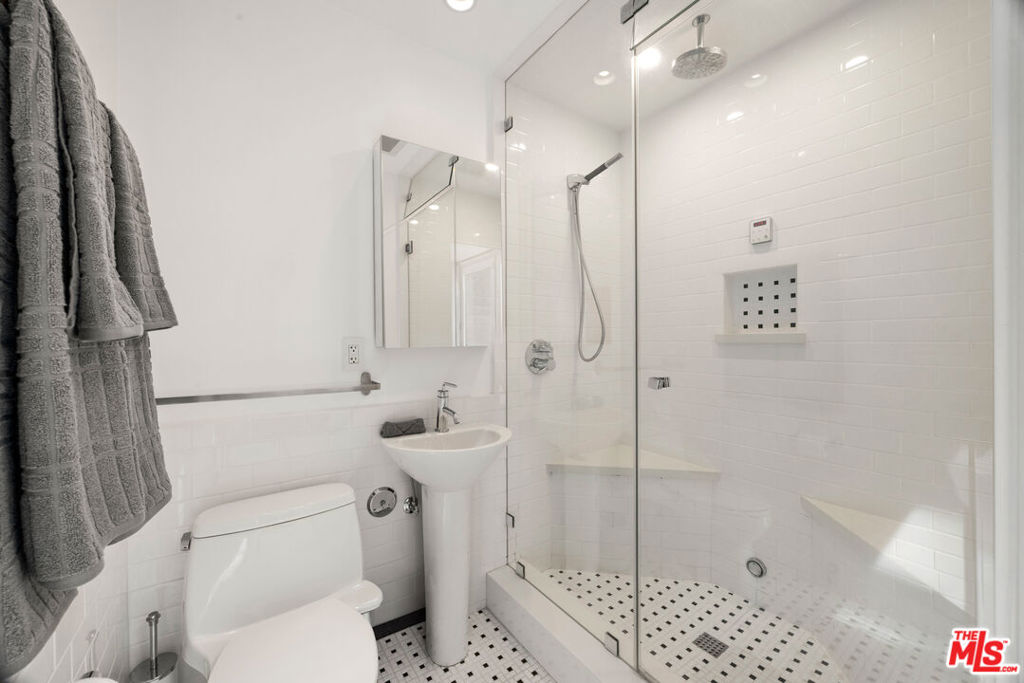 845 N Las Palmas Avenue Property Photo 33