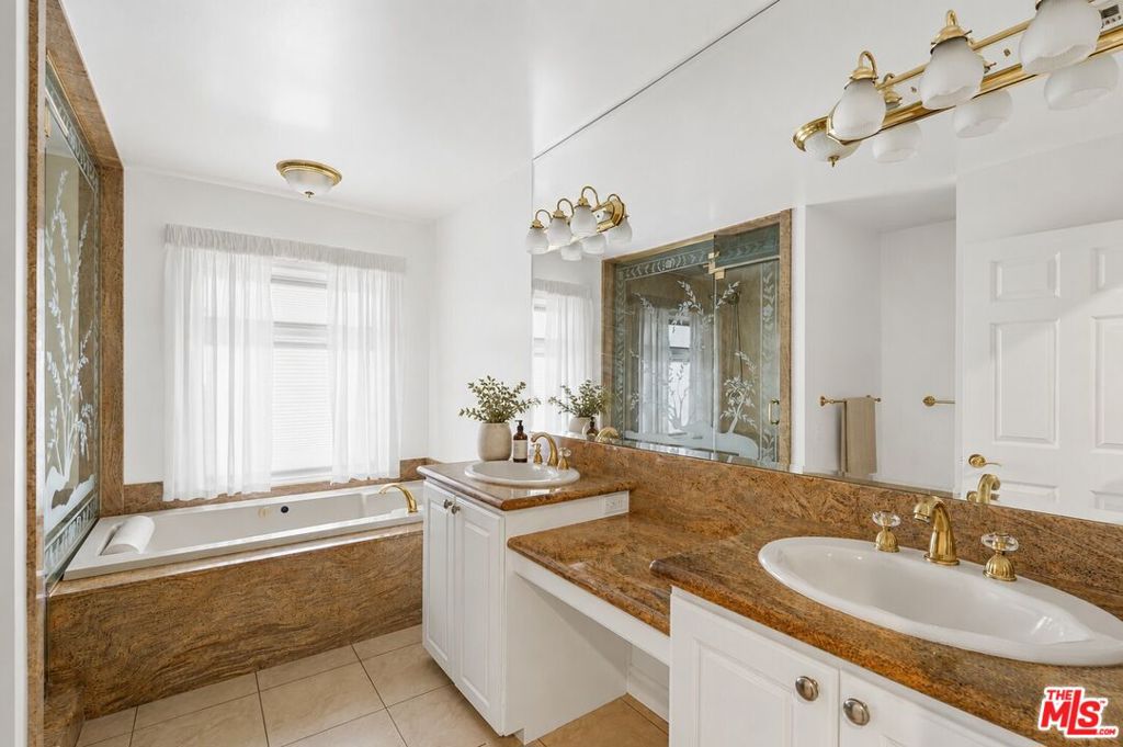 6222 Flores Avenue Property Photo 10
