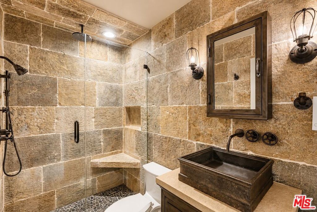 1021 Amberton Lane Property Photo 18