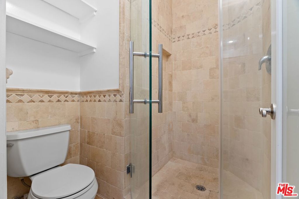 423 S Rexford Drive 305 Property Photo 14