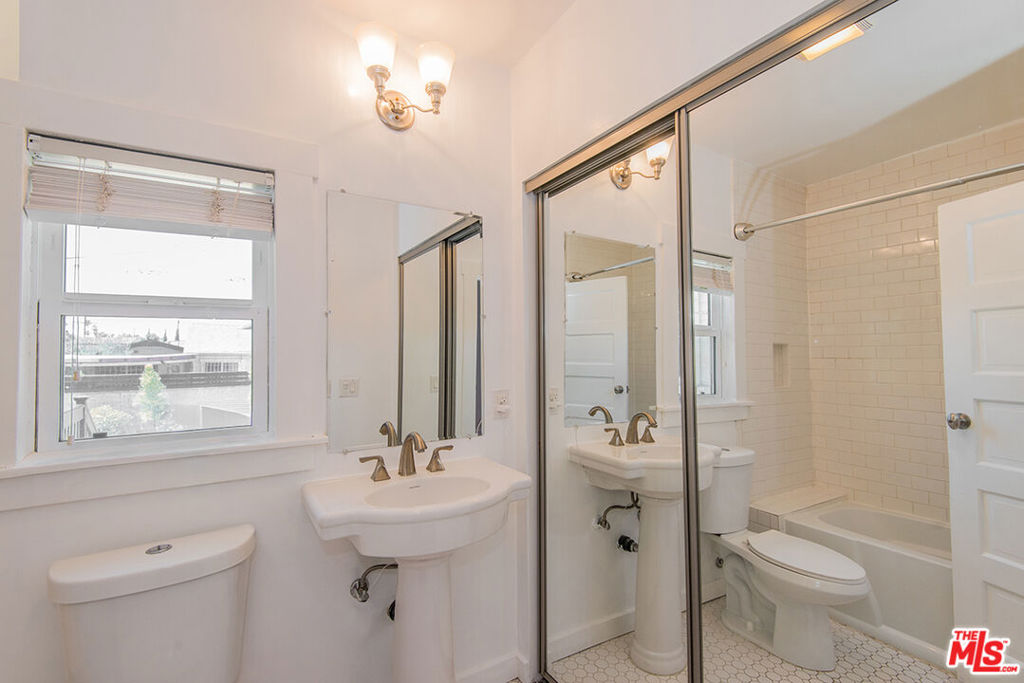 4530 W Washington Boulevard Property Photo 17