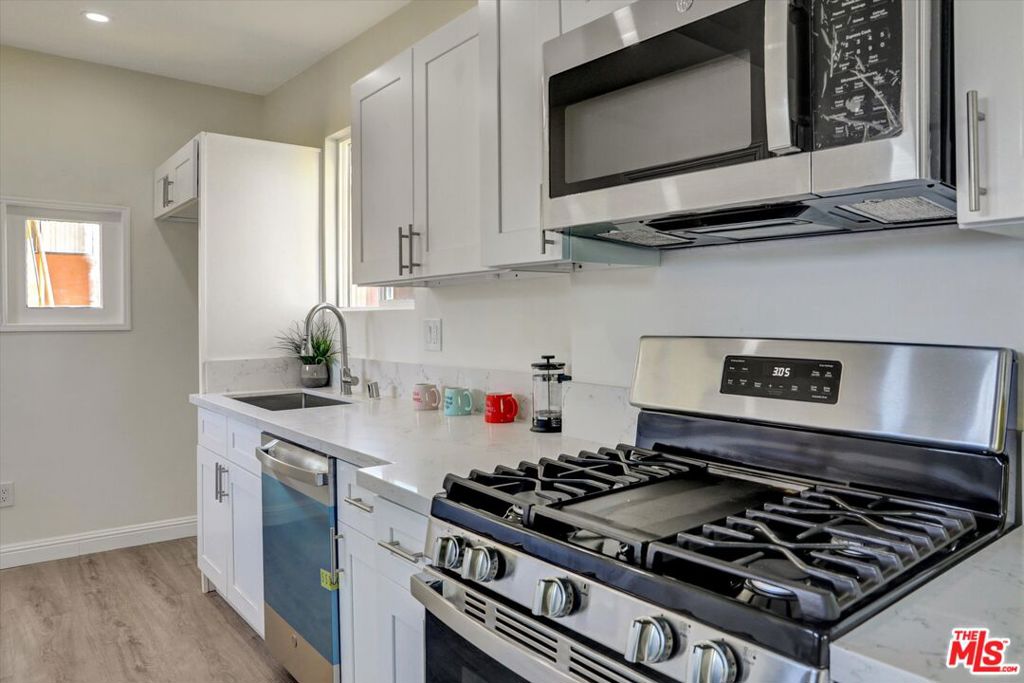 624 W Beach Avenue Property Photo 6