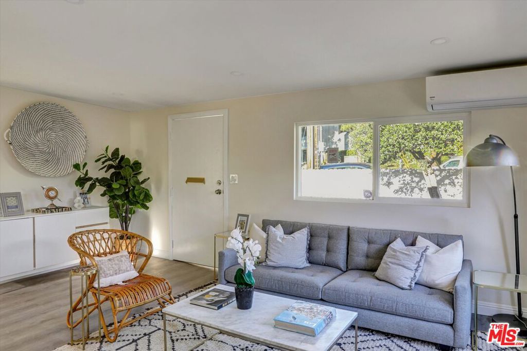 624 W Beach Avenue Property Photo 10