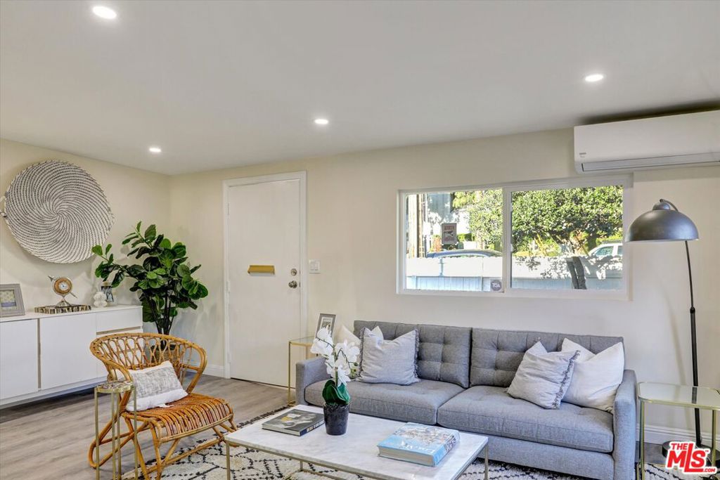 624 W Beach Avenue Property Photo 11