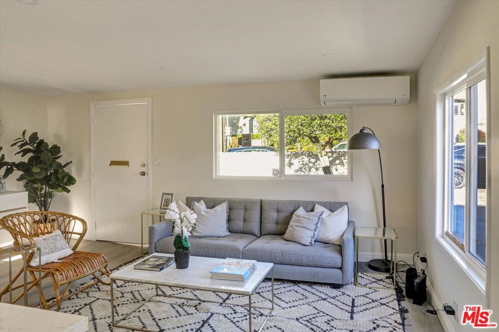 624 W Beach Avenue Property Photo 12
