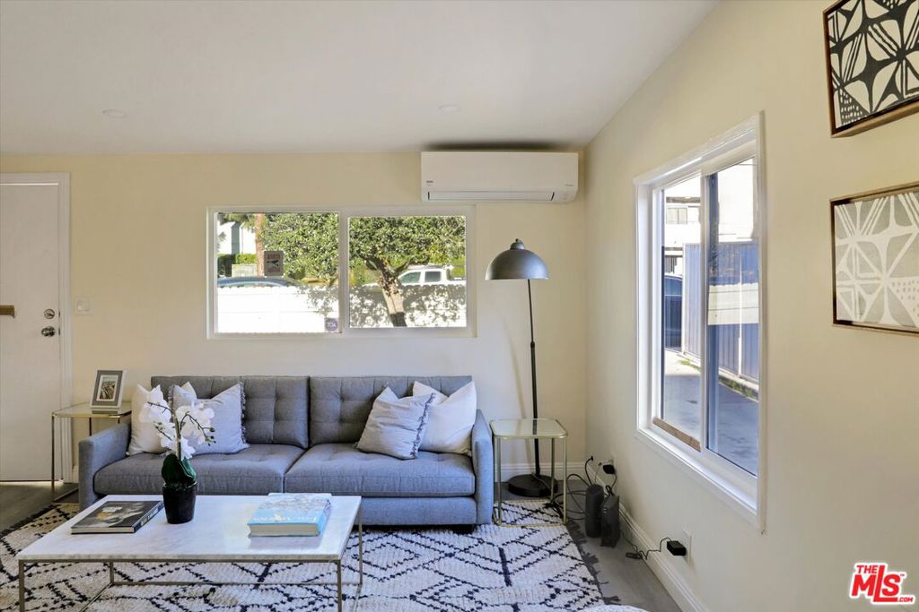 624 W Beach Avenue Property Photo 13
