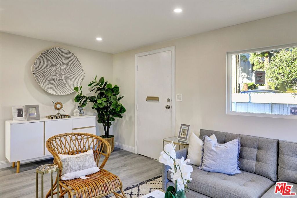 624 W Beach Avenue Property Photo 15