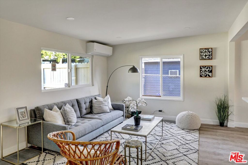 624 W Beach Avenue Property Photo 16