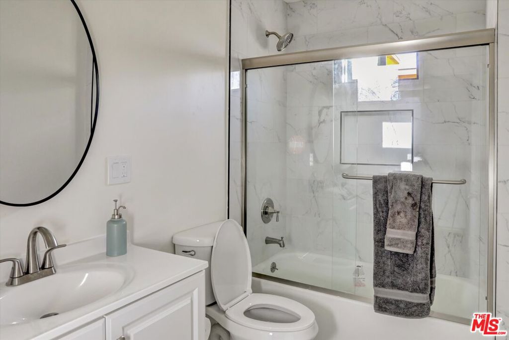 624 W Beach Avenue Property Photo 17
