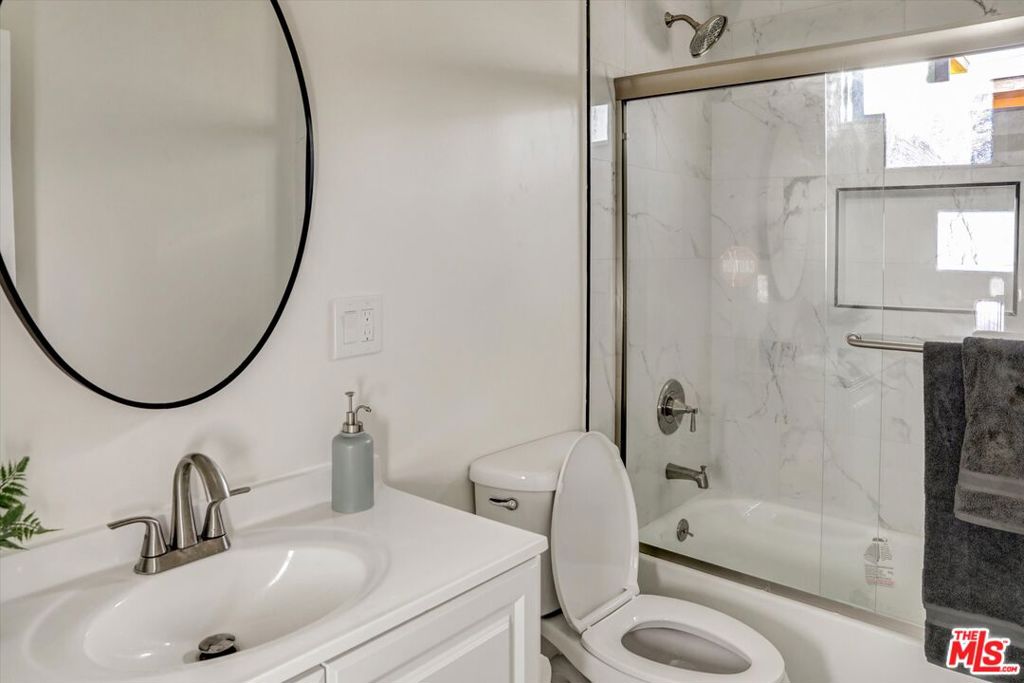 624 W Beach Avenue Property Photo 18