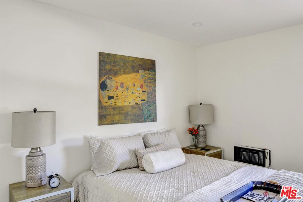 624 W Beach Avenue Property Photo 21