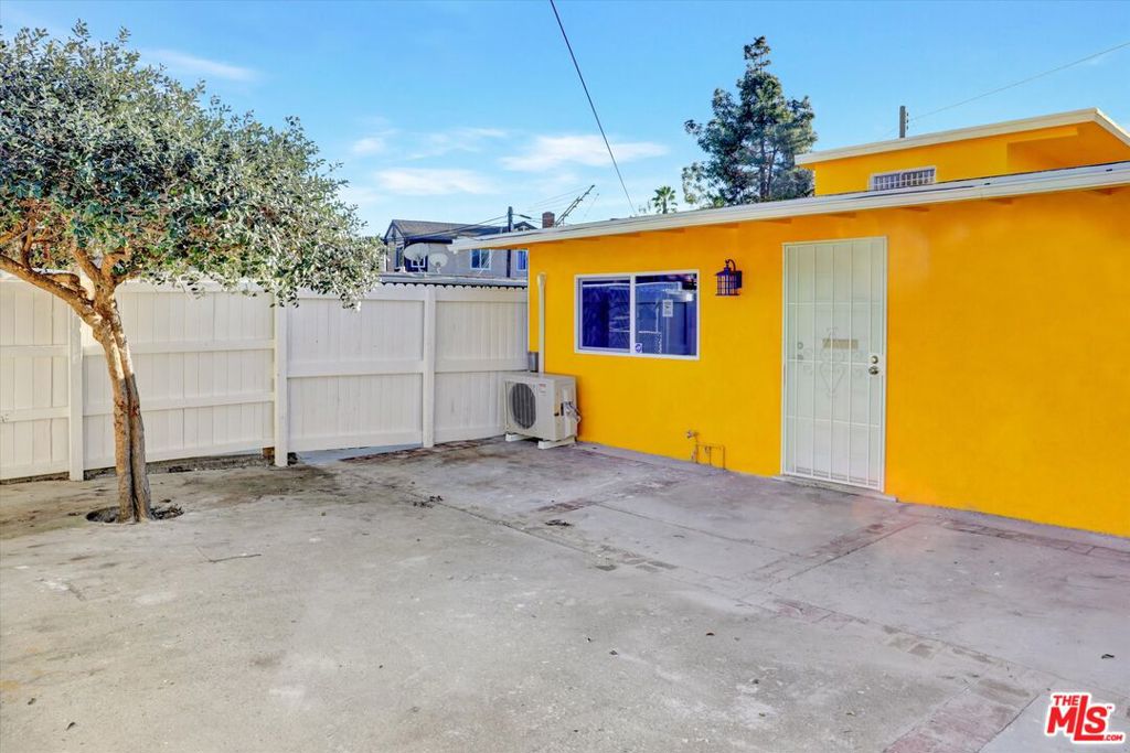 624 W Beach Avenue Property Photo 23