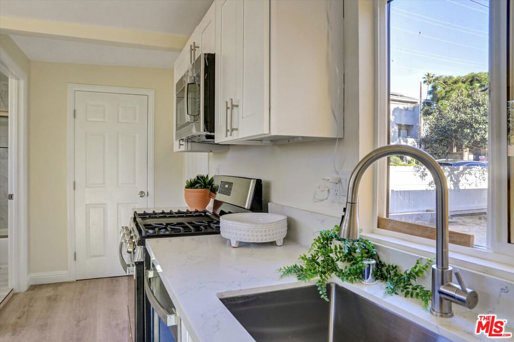 624 W Beach Avenue Property Photo 24