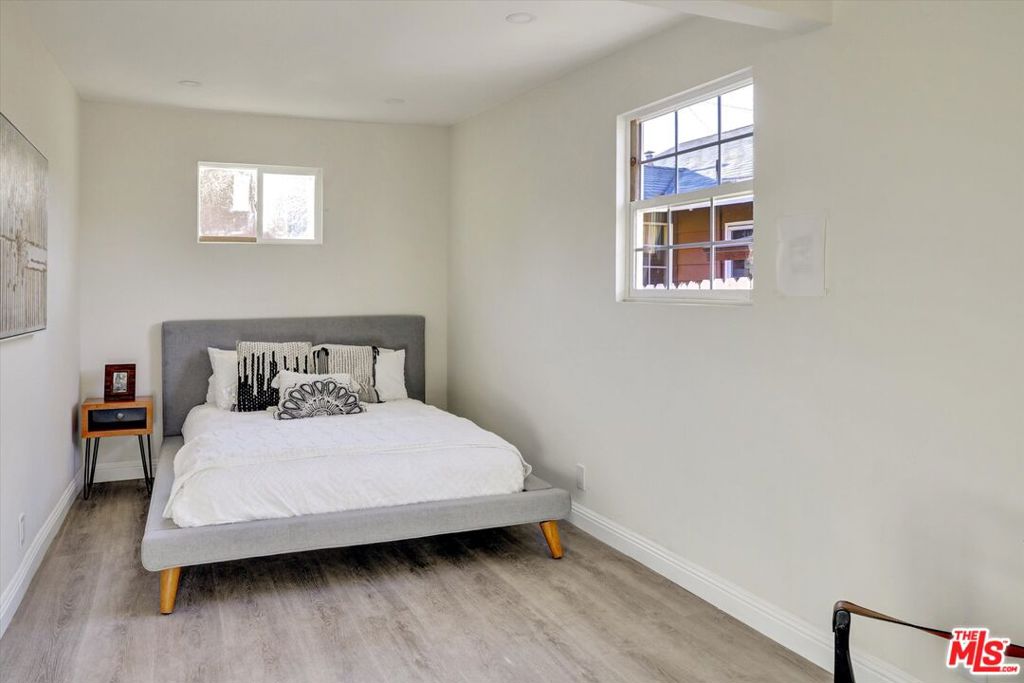 624 W Beach Avenue Property Photo 28