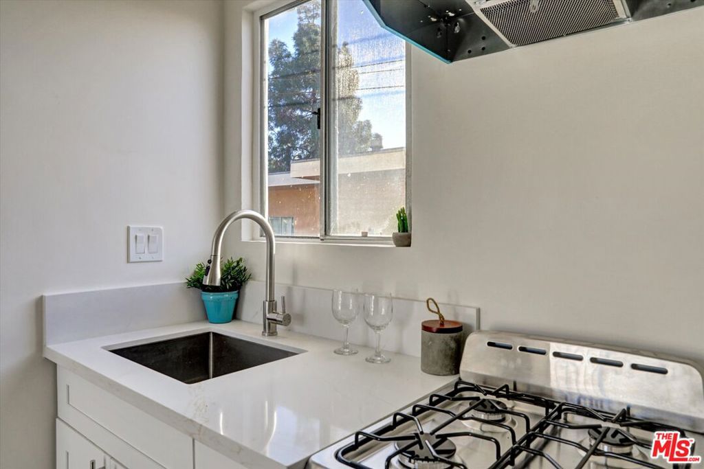 624 W Beach Avenue Property Photo 35