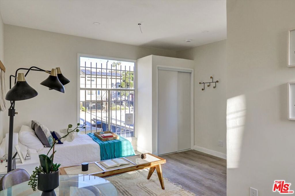 624 W Beach Avenue Property Photo 36
