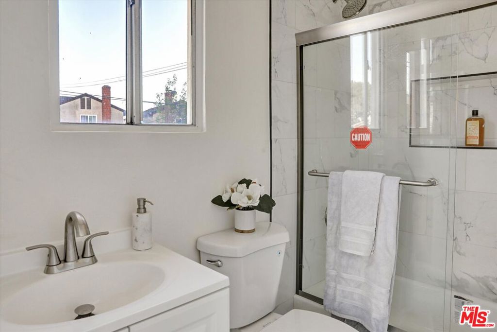 624 W Beach Avenue Property Photo 39