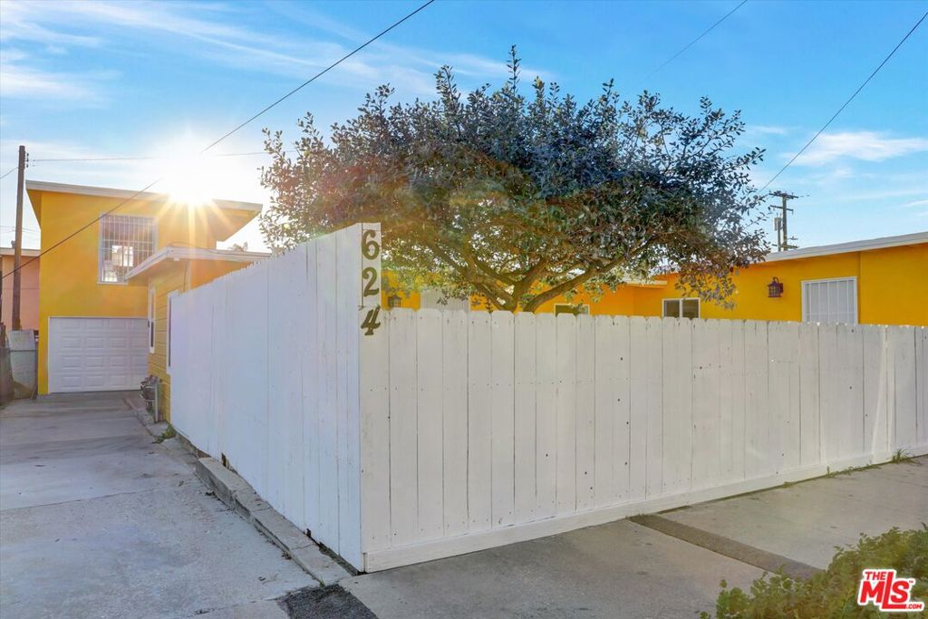 624 W Beach Avenue Property Photo 41